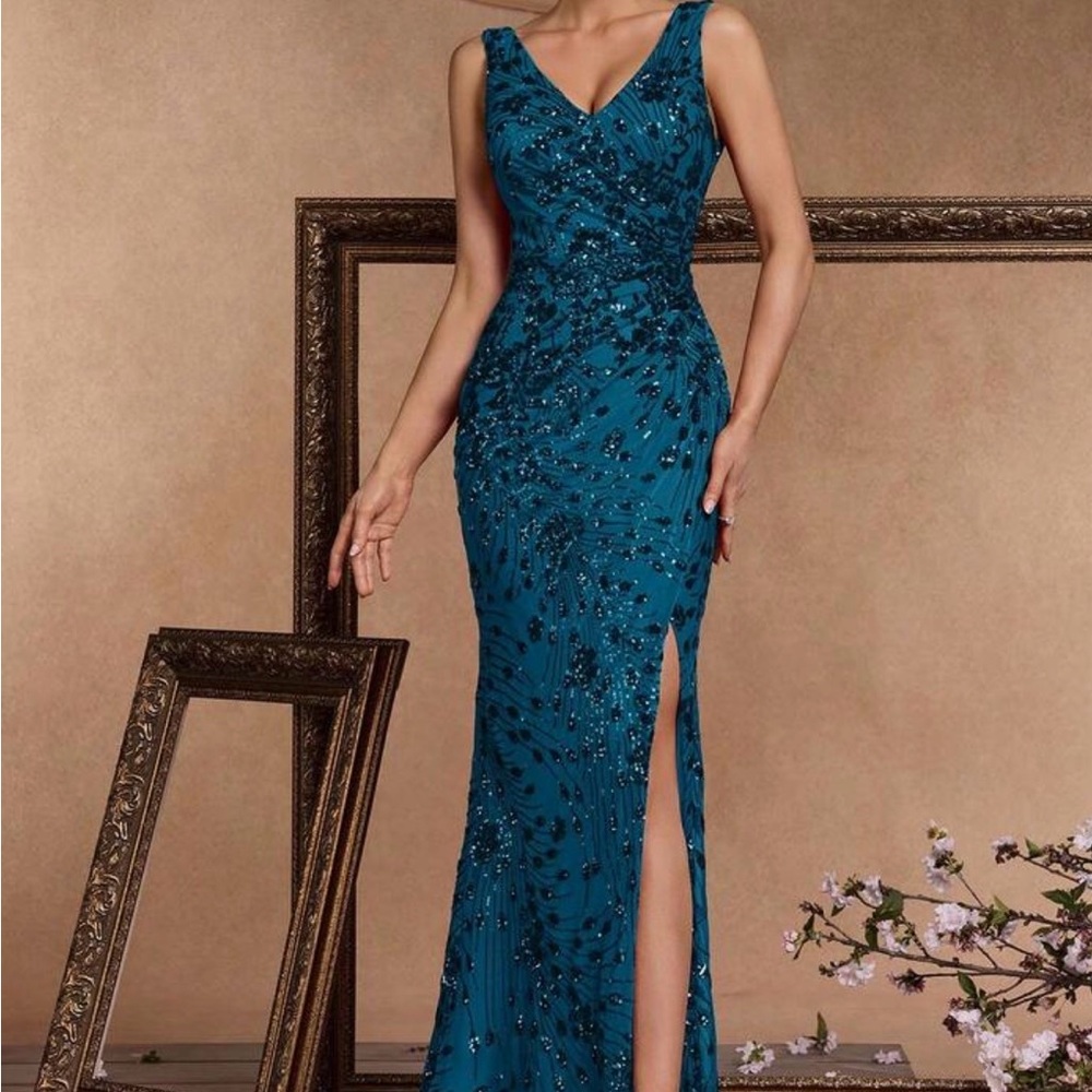 Elegant Teal Embellished V-Neck Evening Dress
